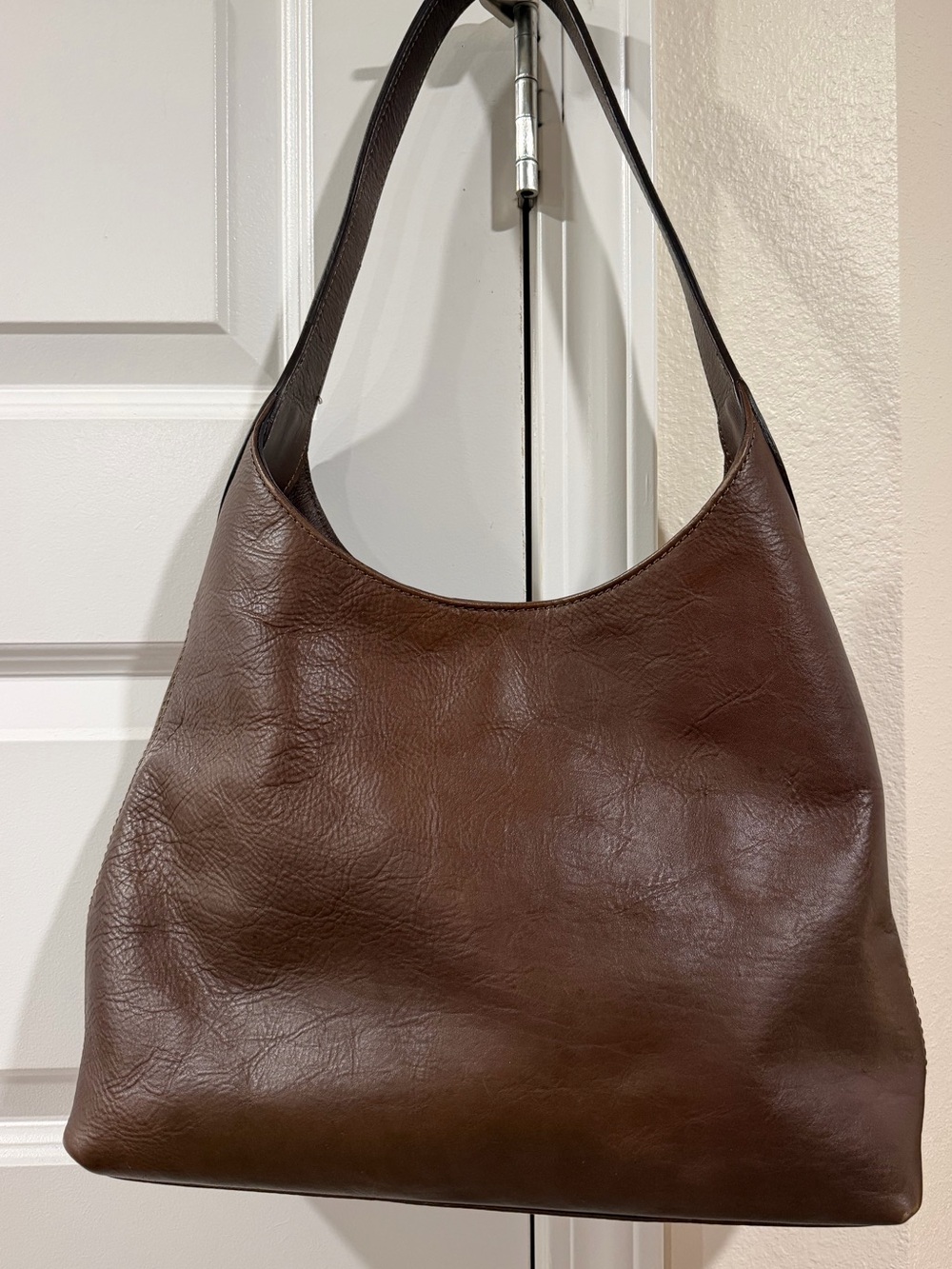 Classic Brown Leather Shoulder Bag - Unbranded